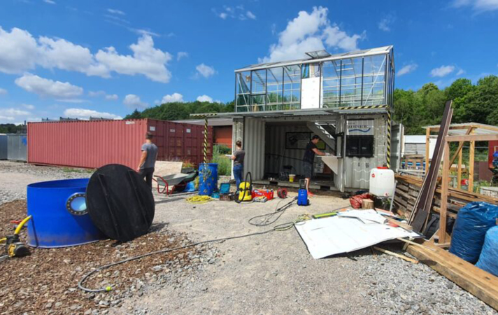 Nach vier Jahren war die FarmBox, die momentan an der Nordbahntrasse steht, reif für die Renovierung.