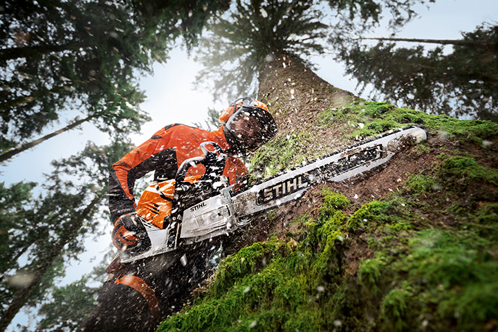 Weltweit erste Motorsäge mit elektrischer Einspritztechnik: Die STIHL MS 500i