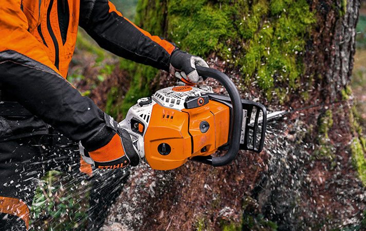 Weltneuheit: Stihl-Kettensäge mit Einspritzung